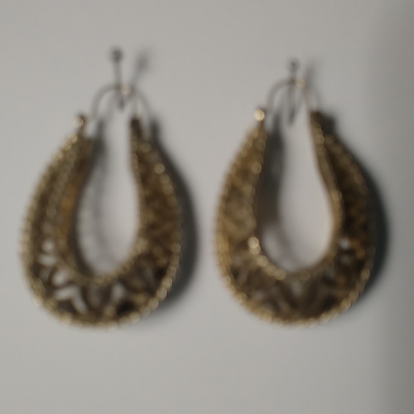 Earrings - Picture 1 of 3
